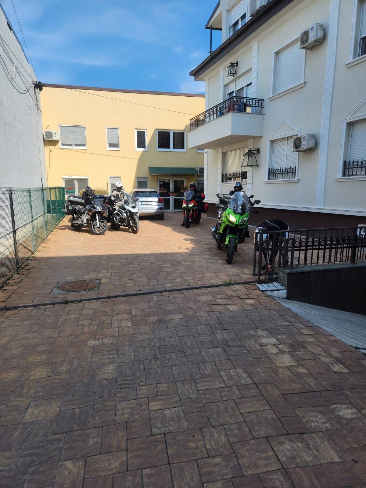 placeholder image-sq