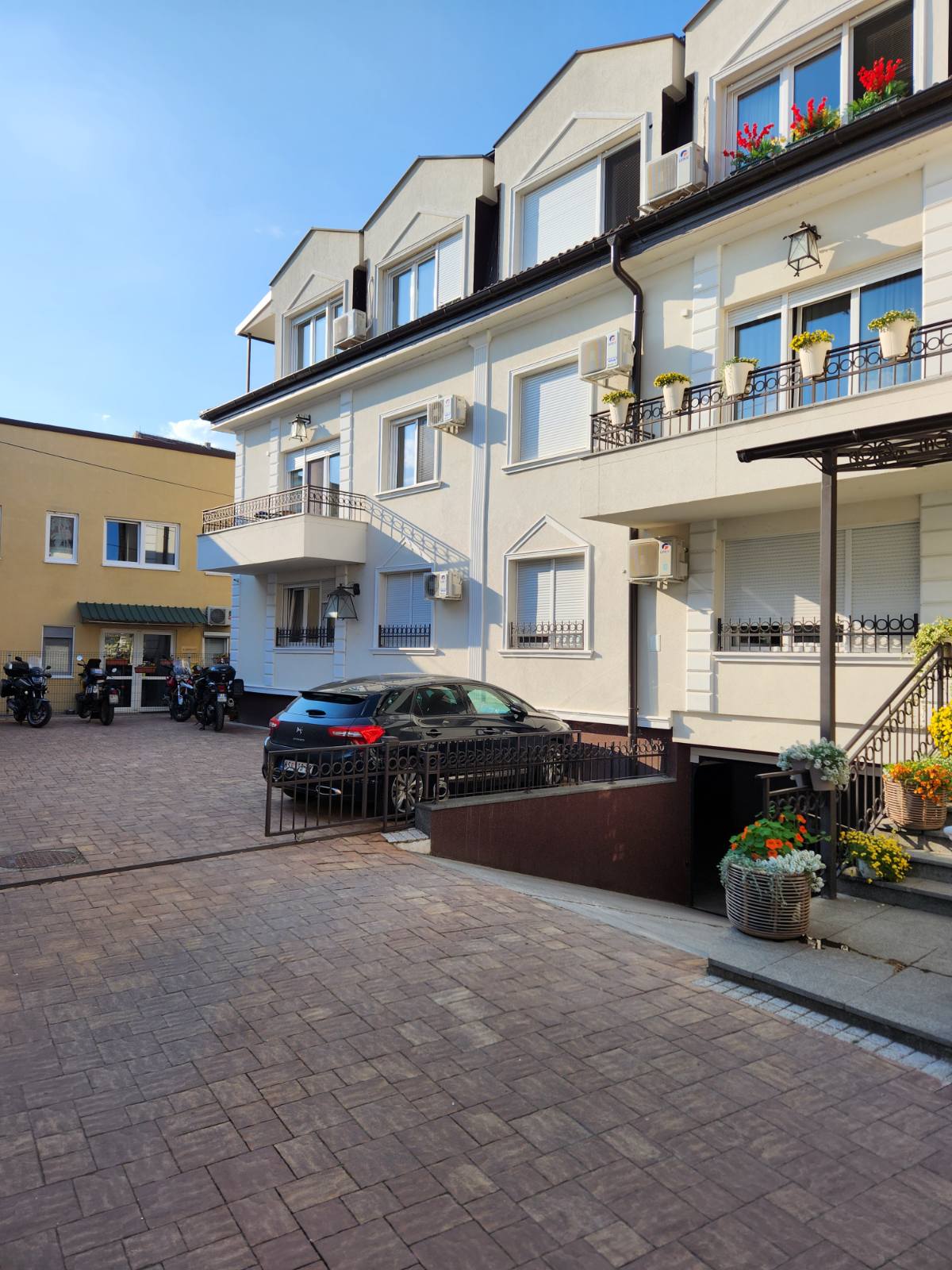 placeholder image-sq